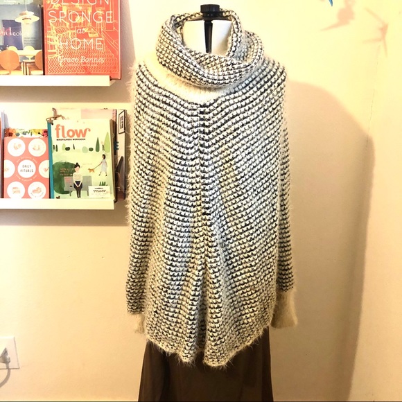 Soft pull over cape - Picture 1 of 2